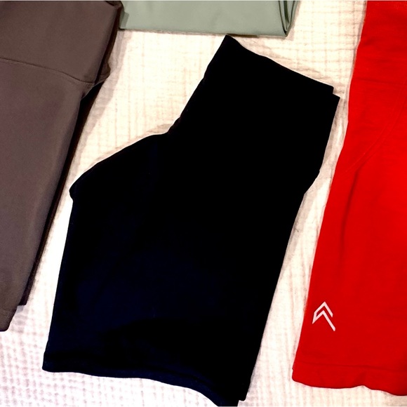 Black Oner Active Timeless Shorts in size Small - Picture 2 of 3